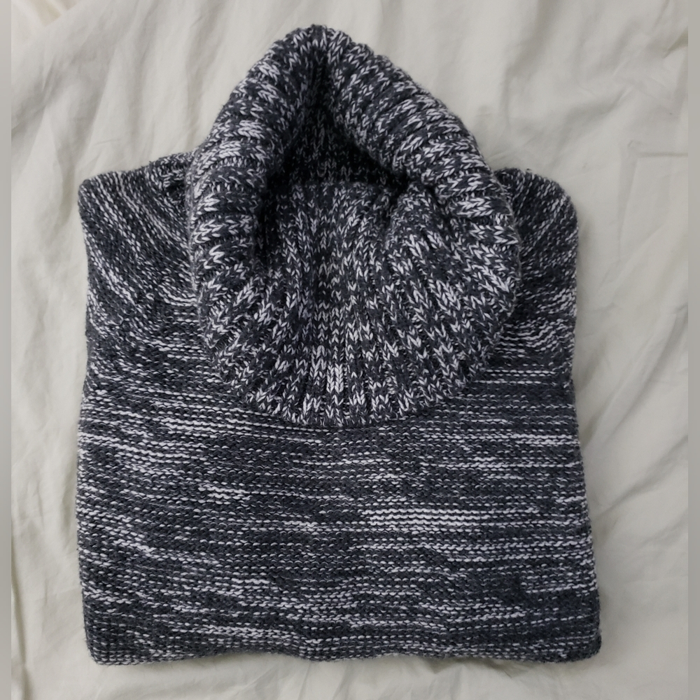 Banana Republic Gray/White Marbled L/S Cowl Neck Sweater